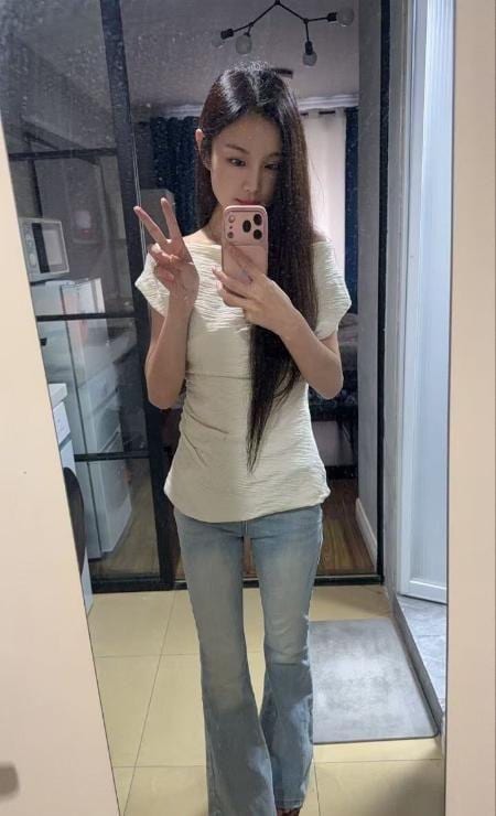 上海市徐汇区逼粉多水女大学生的公开照片
